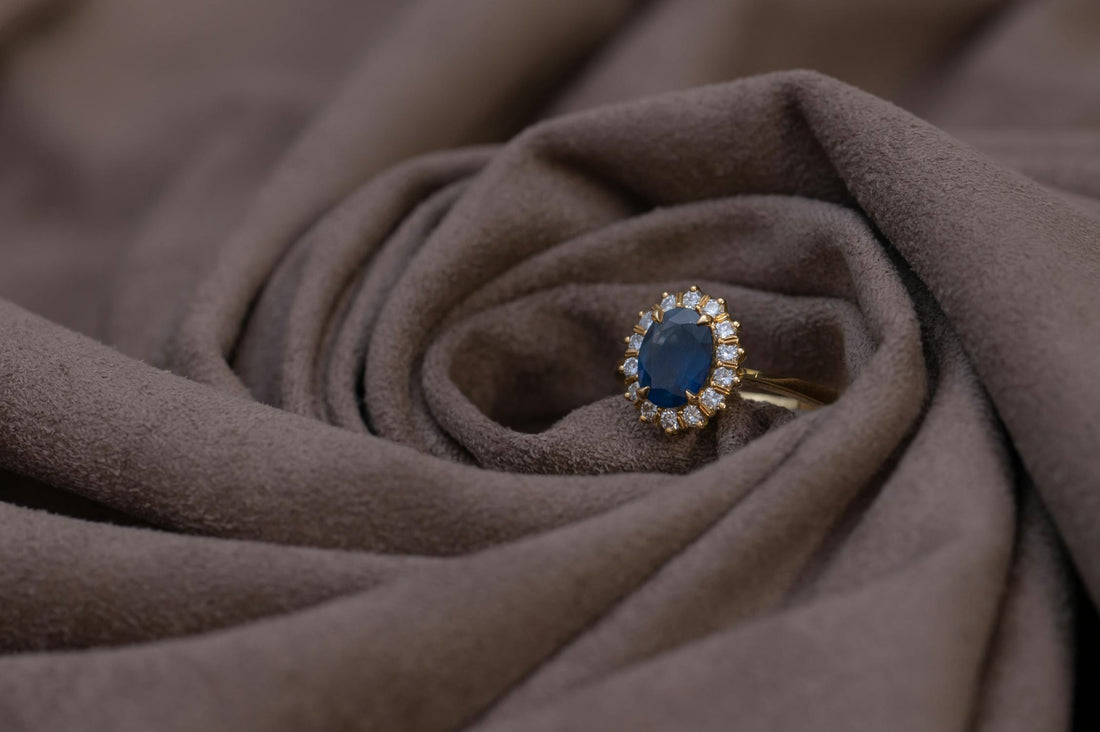 Sapphire Engagement Ring - © Arne Bogaerts