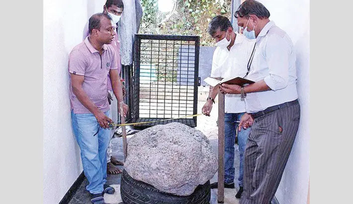 Dr Gamini Zoysa assessing the Serendipity Sapphire